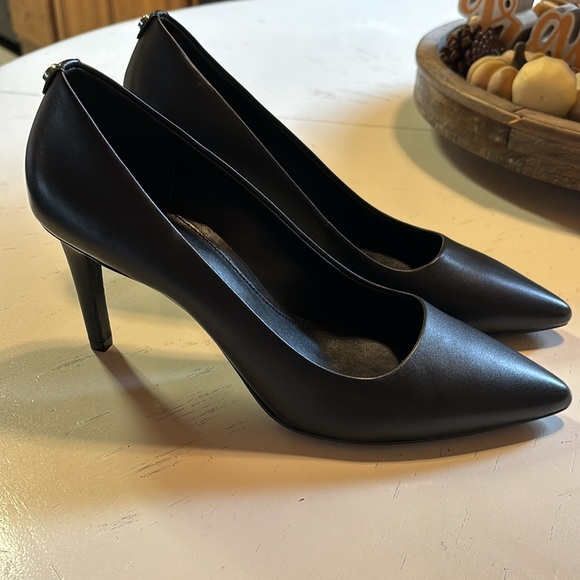 Michael kors black heels - Picture 2 of 7